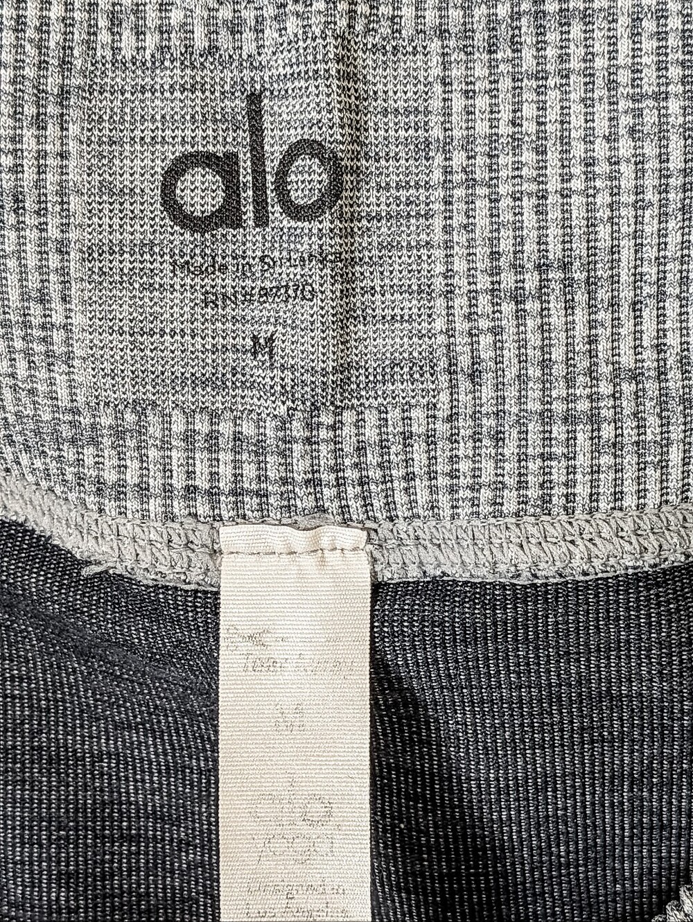 Alo Yoga 7/8 High Waist Seamless Tempo Leggings in Anthracite Heather Size M - Picture 5 of 5
